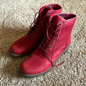 New w/out tags adorable red Kodiak boots